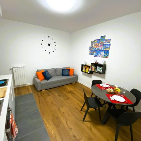 Charming Newly Renovated Apartment ฟลอเรนซ์ ภายนอก รูปภาพ