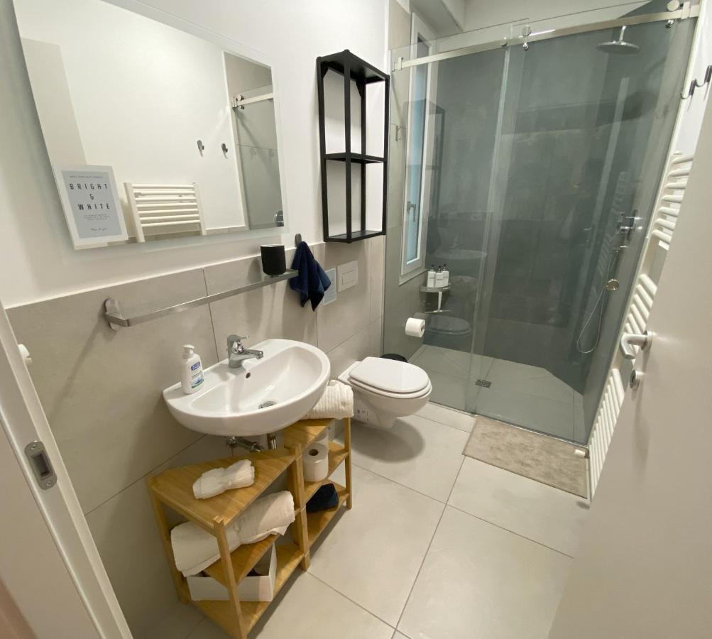 Charming Newly Renovated Apartment ฟลอเรนซ์ ภายนอก รูปภาพ